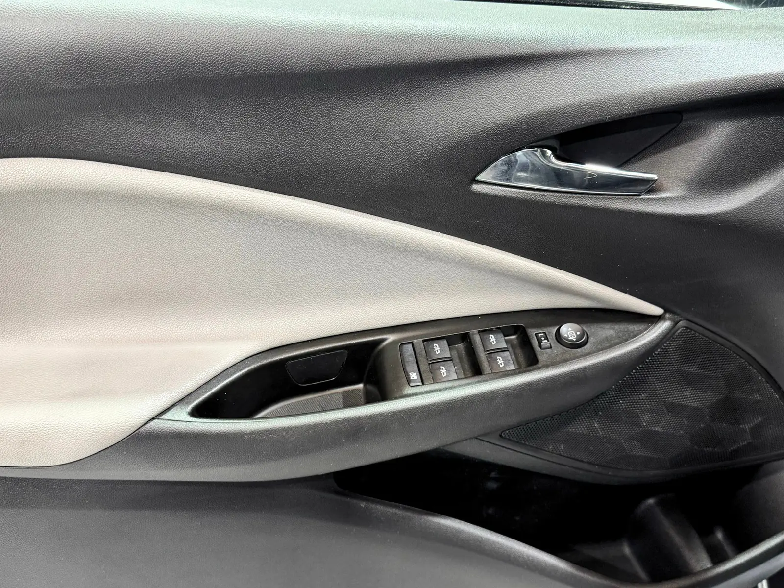 Chevrolet Onix 2021 · foto 9 de 17