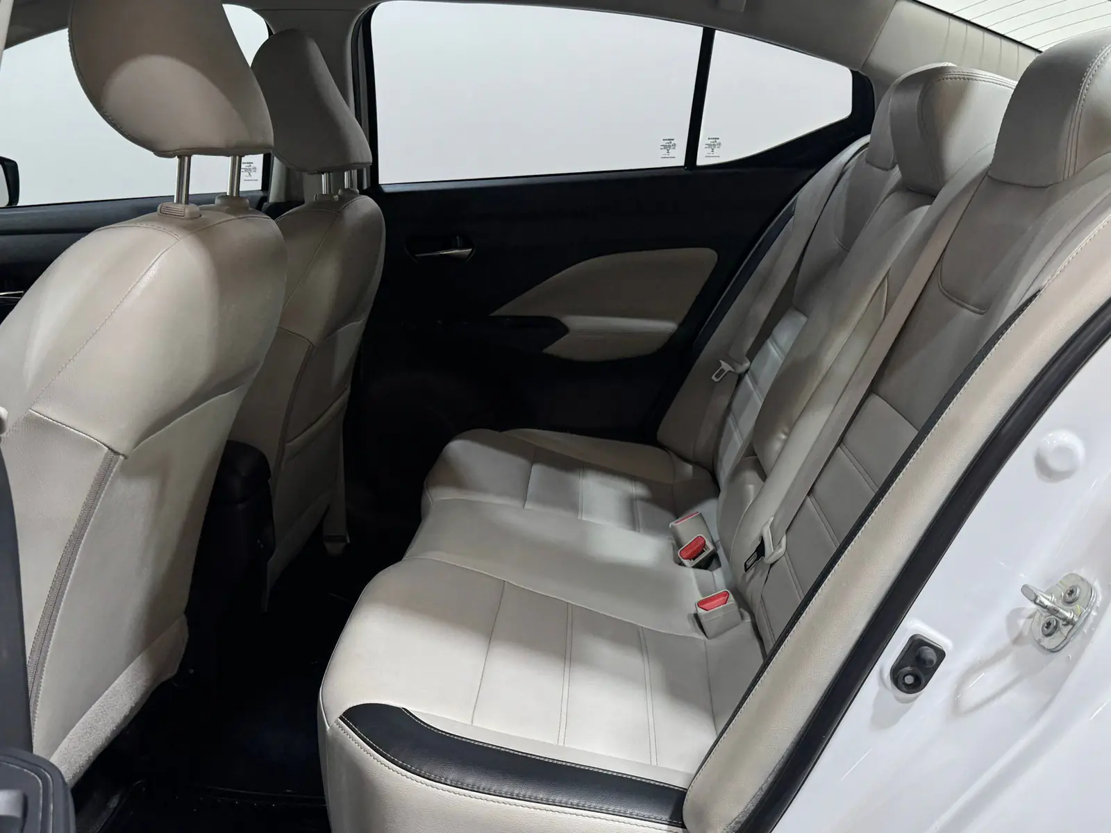 Nissan Versa 2023 · foto 11 de 19