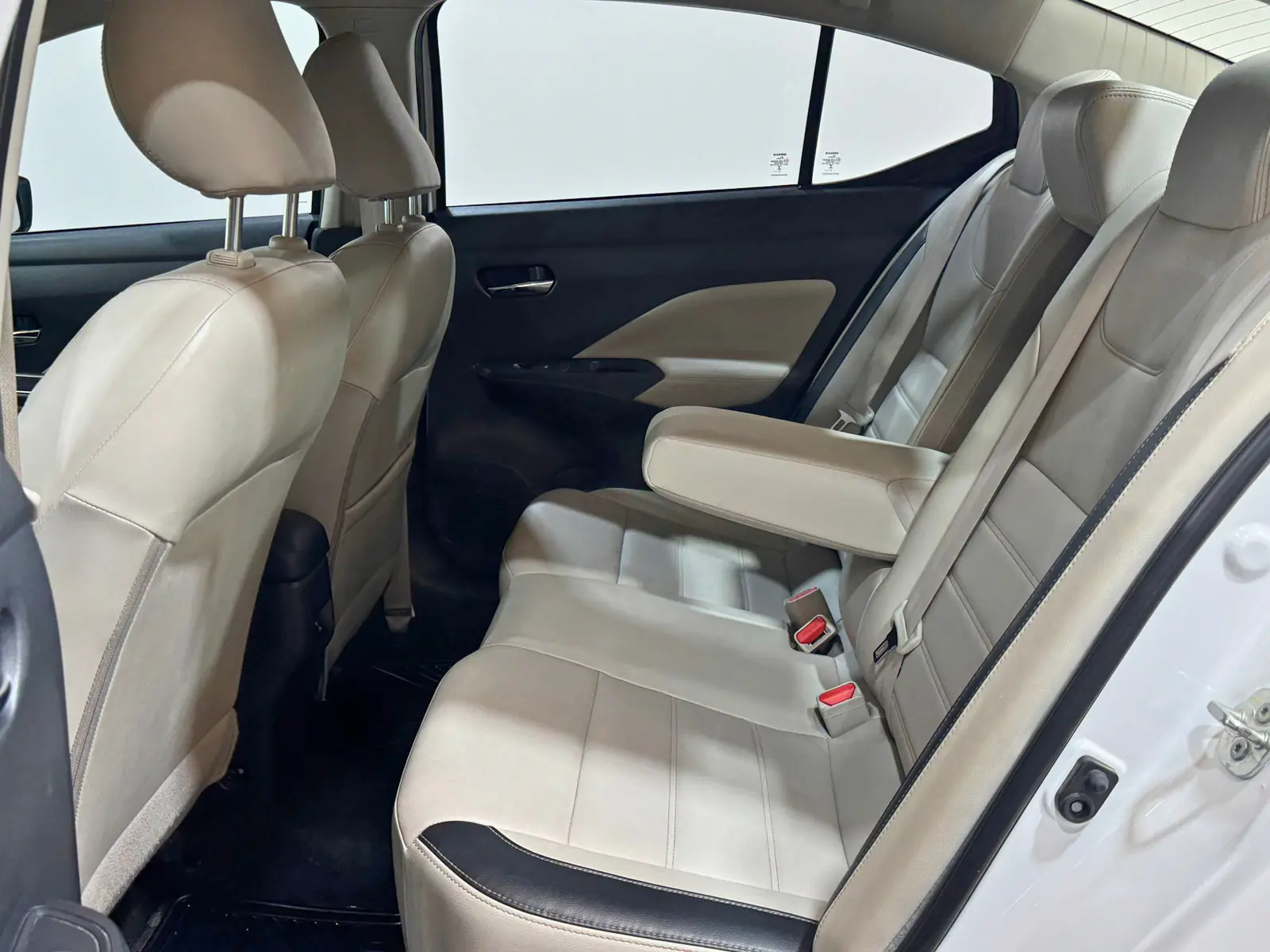 Nissan Versa 2023 · foto 12 de 19