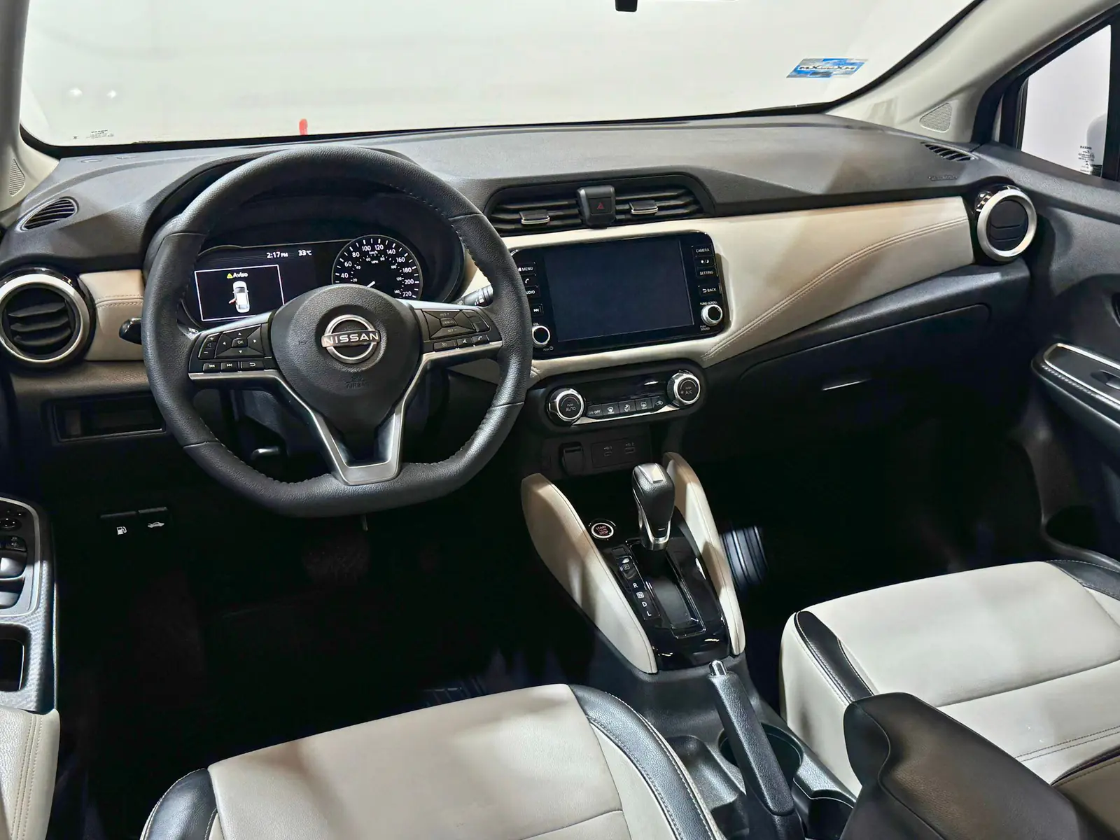 Nissan Versa 2023 · foto 15 de 19