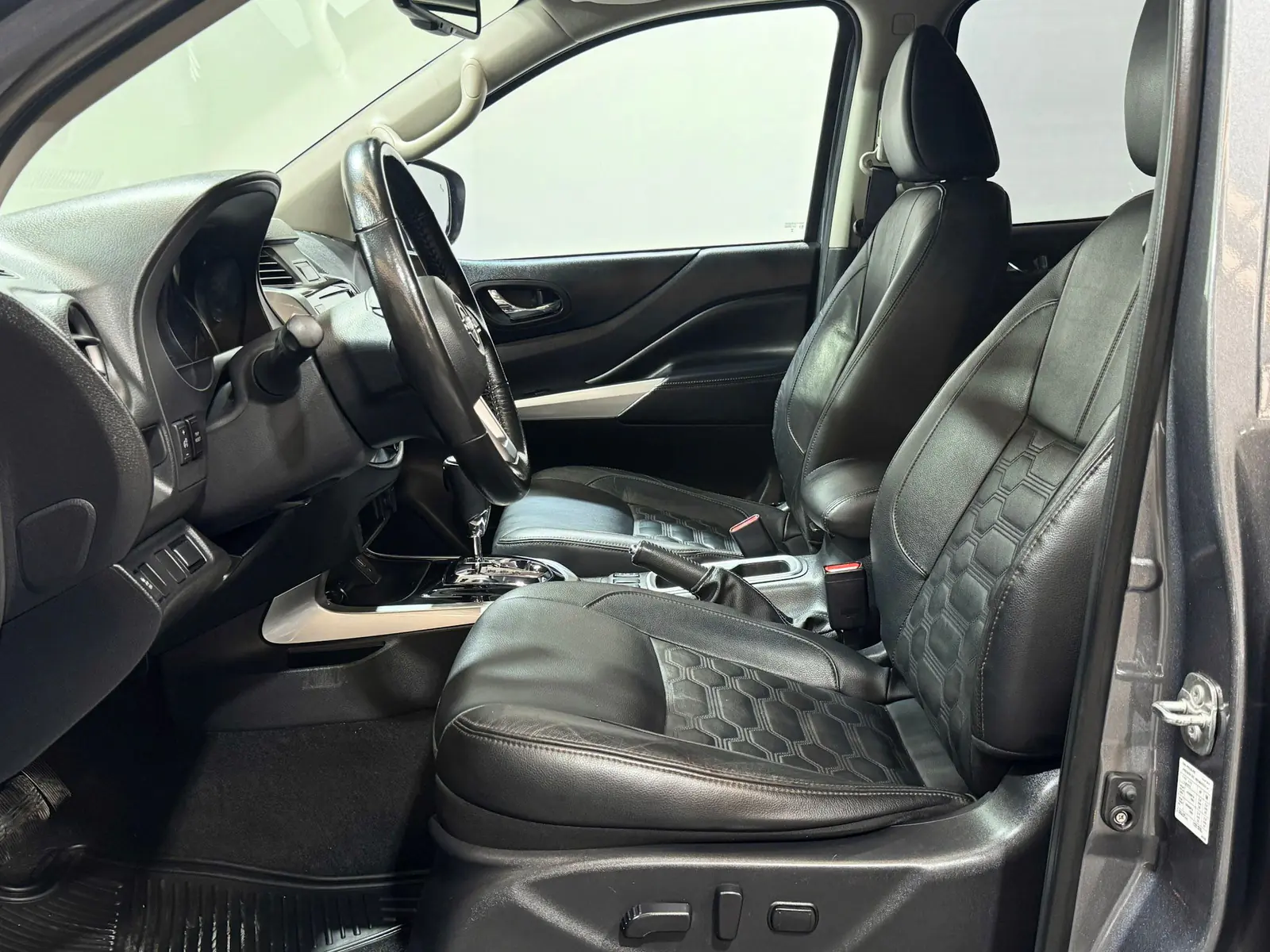 Nissan Frontier 2023 · foto 10 de 19
