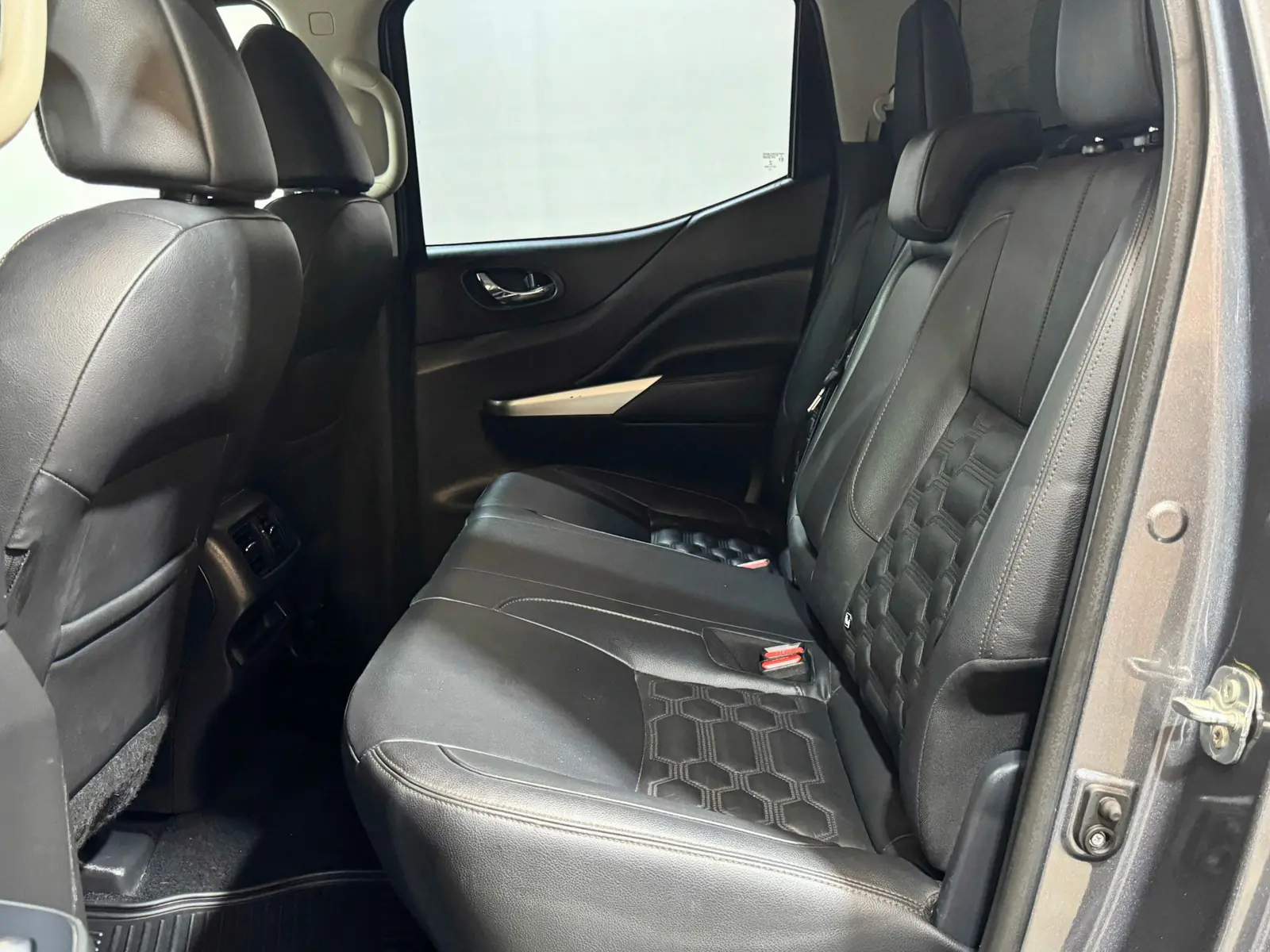 Nissan Frontier 2023 · foto 11 de 19
