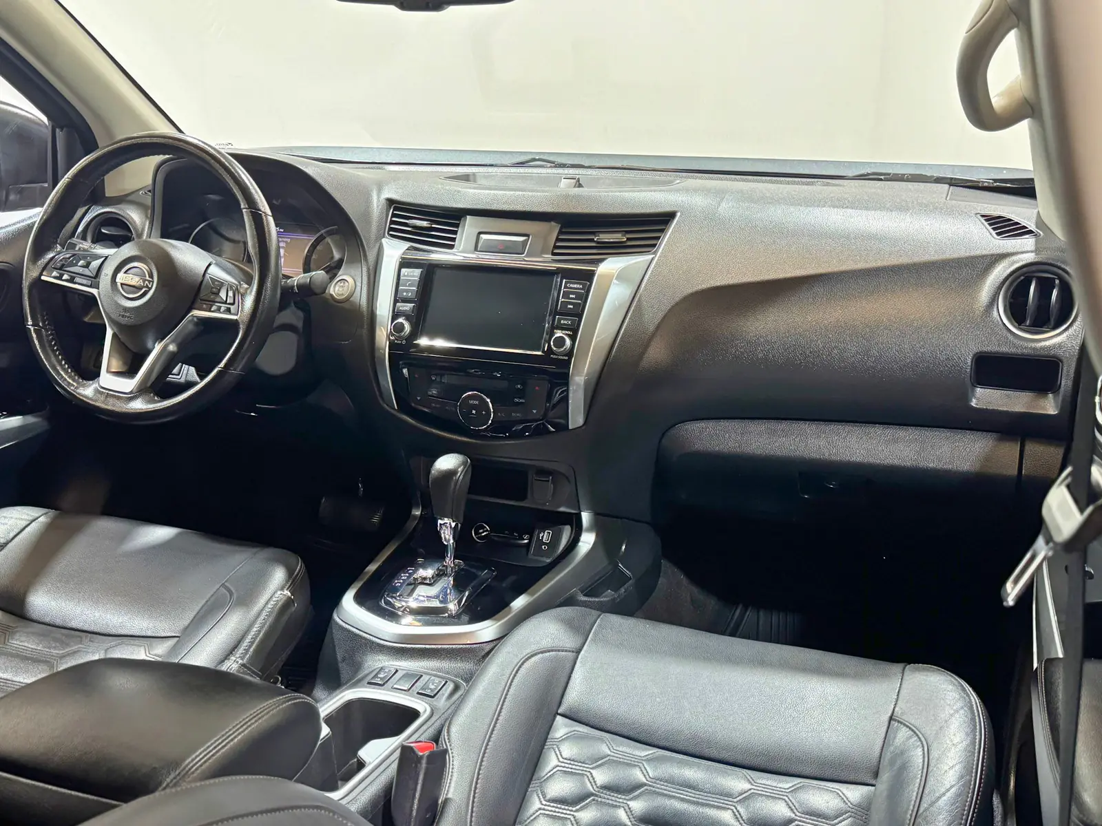 Nissan Frontier 2023 · foto 16 de 19