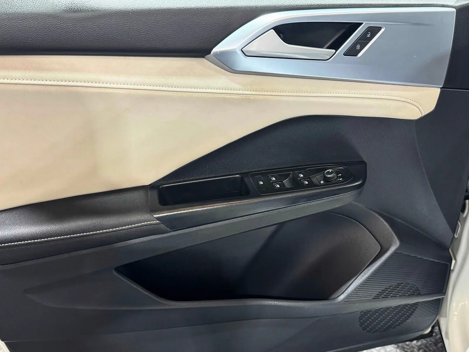 Volkswagen Taos 2025 · foto 9 de 19