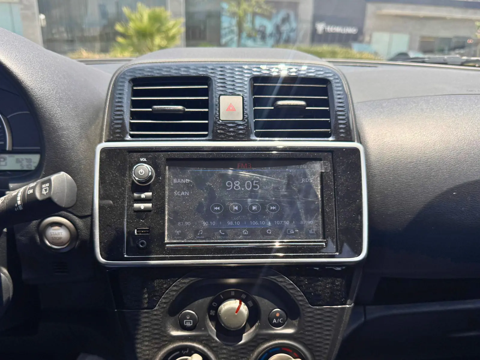 Nissan March 2025 · foto 17 de 18